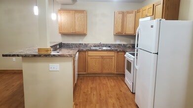 111 Michigan Ave, Unit L2 in Gaylord, MI - Building Photo - Building Photo