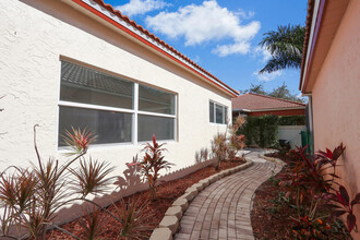 2088 Bonisle Cir in Riviera Beach, FL - Building Photo - Building Photo