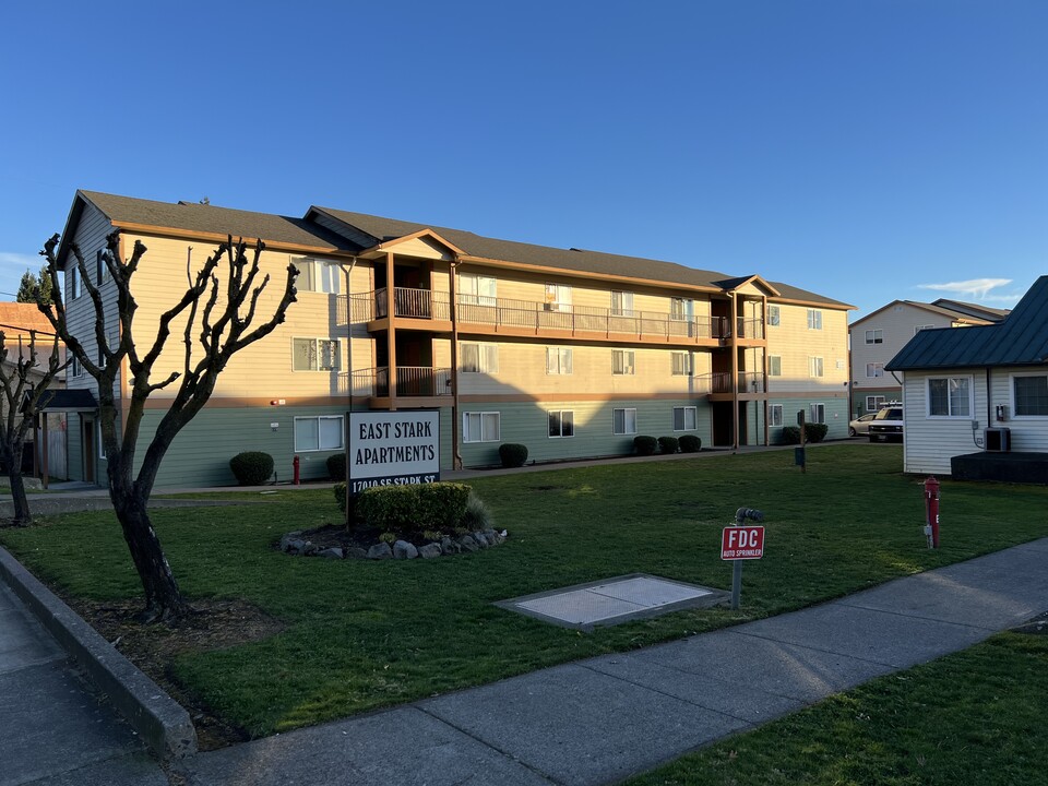 East Stark Apartments in Portland, OR - Foto de edificio