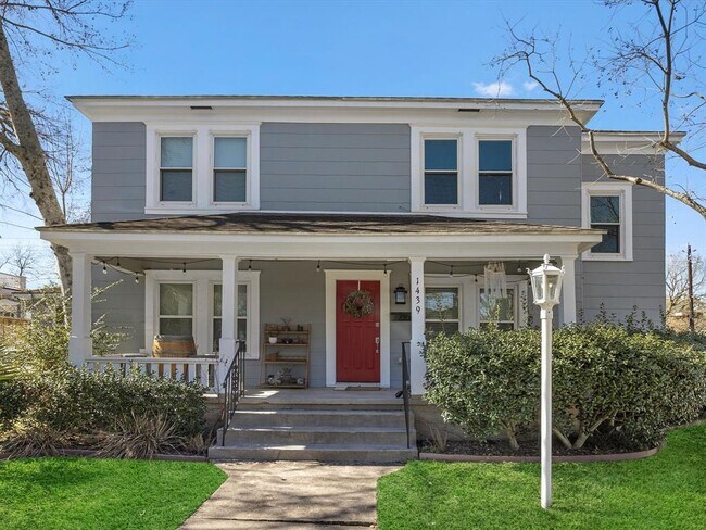 402 W 15th St
