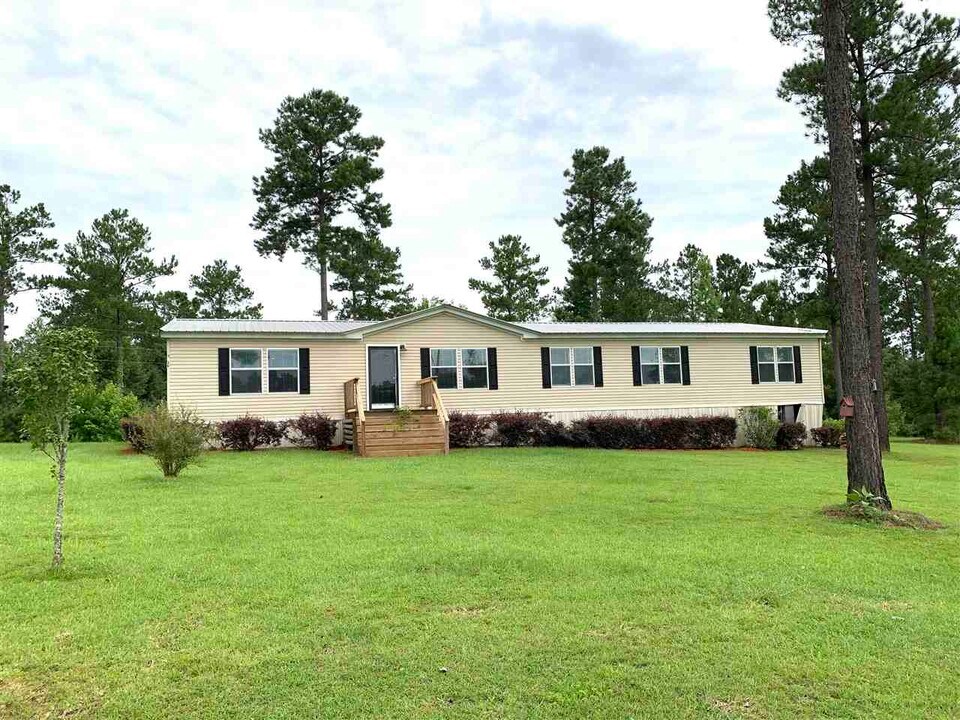 3136 Fairbanks Ferry Rd in Havana, FL - Building Photo