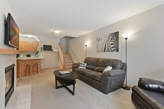 20505 Erin Ct in Farmington, MN - Foto de edificio - Building Photo