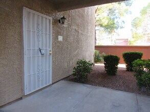 7200 W Pirates Cove Rd in Las Vegas, NV - Building Photo - Building Photo