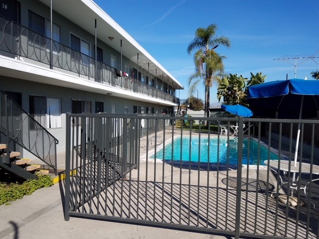 Santa Ana Apartments in Cudahy, CA - Building Photo