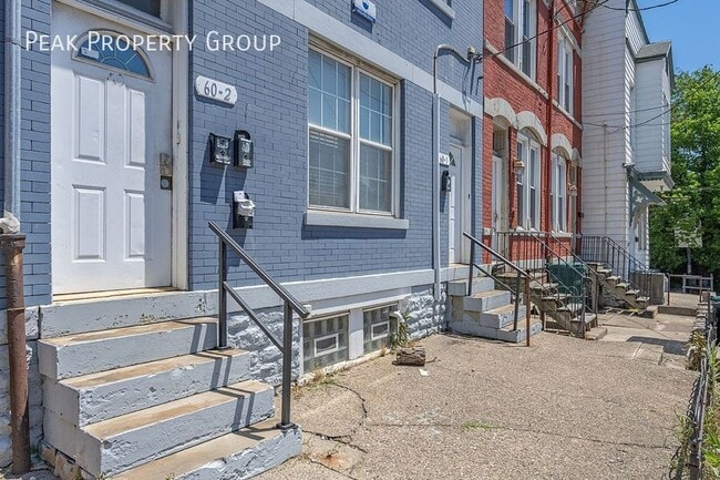 60 W McMillan St in Cincinnati, OH - Foto de edificio - Building Photo