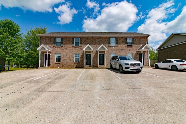821 Oak Arbor Ct in Clarksville, TN - Building Photo - Building Photo