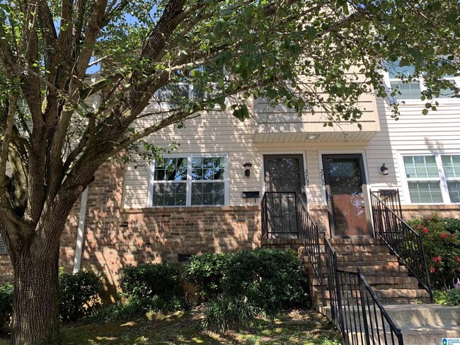 property at 2752 Southbury Cir
