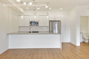 61 S Pt Mnr SW in Airdrie, AB - Building Photo