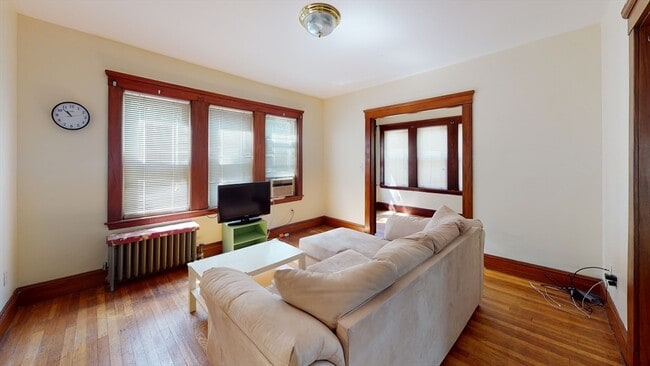 47-49-49 Rockwell St in Malden, MA - Foto de edificio - Building Photo