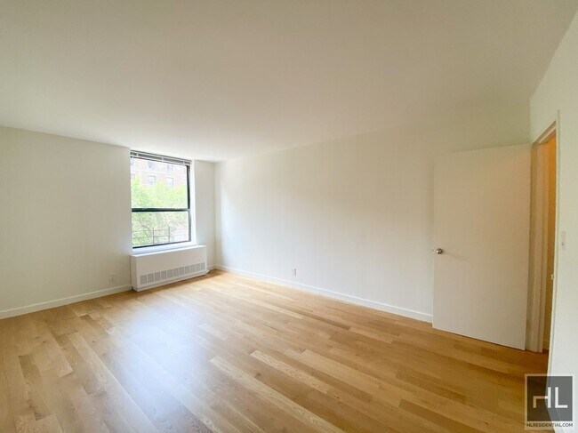 West 87th Street in New York, NY - Building Photo - Building Photo