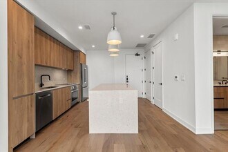 84 East Ave, Unit 1202 in Austin, TX - Building Photo - Building Photo