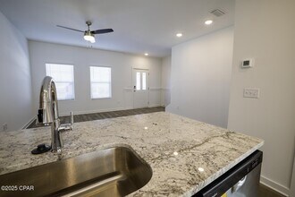 5862 Tyndall Pkwy in Panama City, FL - Building Photo - Building Photo