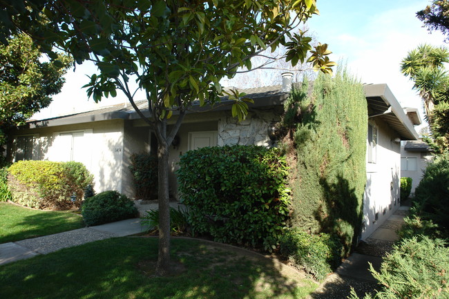 1434 Essex Way in San Jose, CA - Building Photo - Building Photo