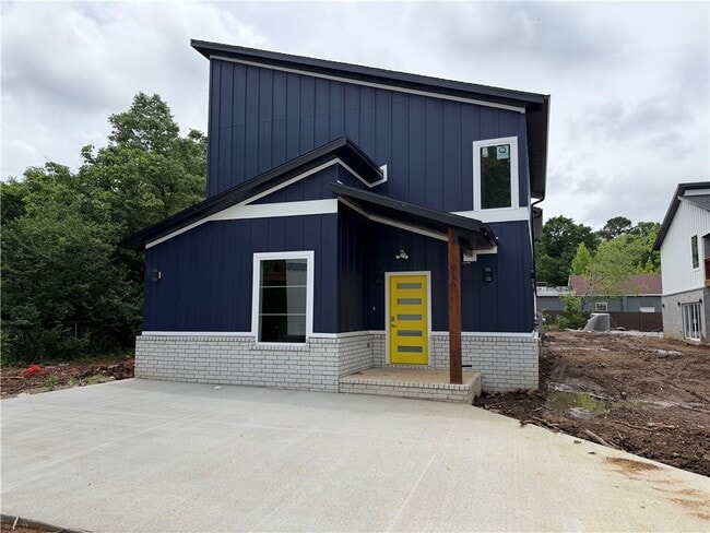 property at 916 N Sang Ave