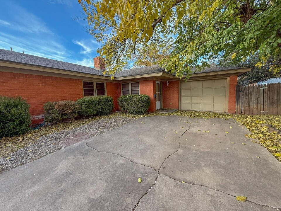 4318 58th St in Lubbock, TX - Building Photo