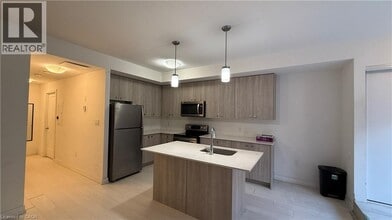 10 Palace St in Kitchener, ON - Building Photo - Building Photo