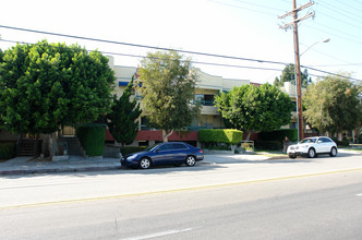 239 N Verdugo Rd in Glendale, CA - Foto de edificio - Building Photo