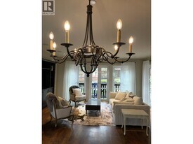 7589 Curtis St in Burnaby, BC - Building Photo