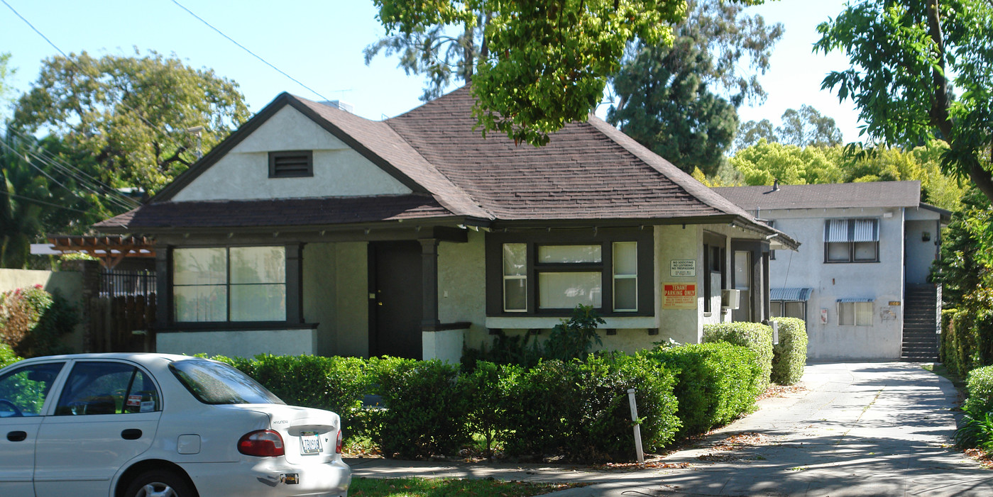 406 Oakland Ave in Pasadena, CA - Building Photo