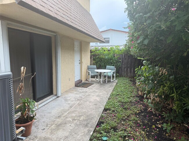 347 Elm St in Hollywood, FL - Building Photo - Building Photo