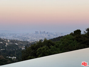 8520 Skyline Dr in Los Angeles, CA - Building Photo - Building Photo