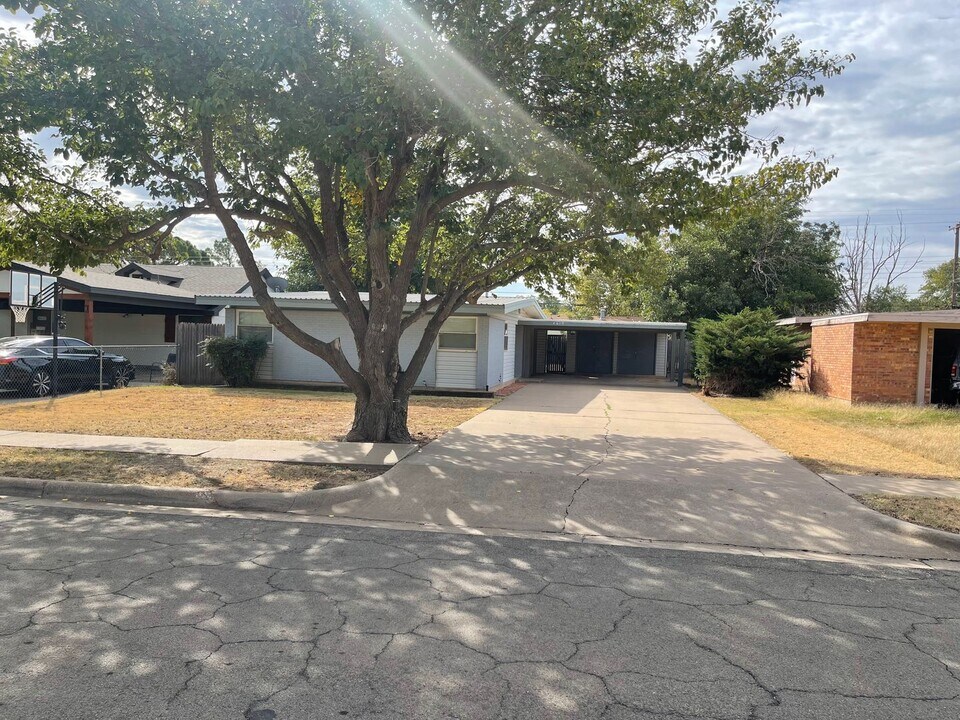 4619 44th St in Lubbock, TX - Building Photo