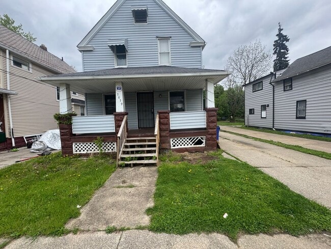property at 3039 W 51st St