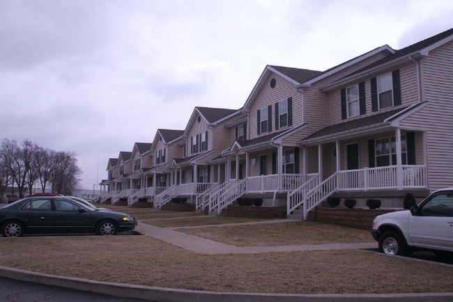 Aspen Court in Macomb, IL - Foto de edificio - Building Photo