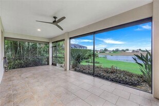 18025 Greenwood Dr in Naples, FL - Building Photo