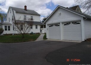 23 Holl St in Manchester, CT - Building Photo - Building Photo