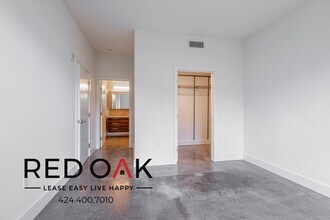 5727 La Mirada Ave in Los Angeles, CA - Building Photo - Building Photo