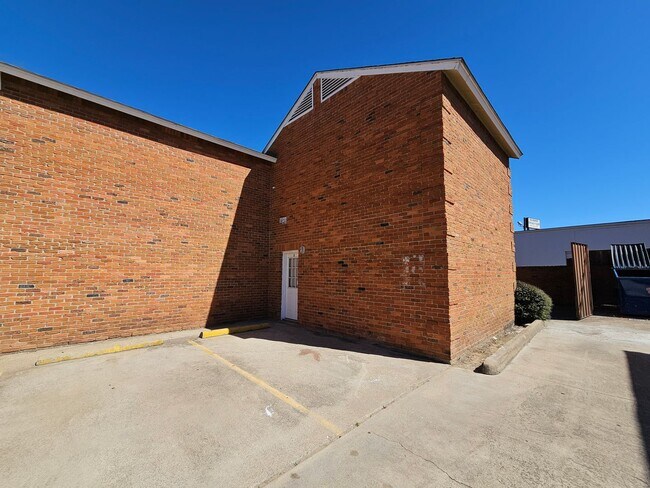 1404 Darr St in Irving, TX - Building Photo - Building Photo