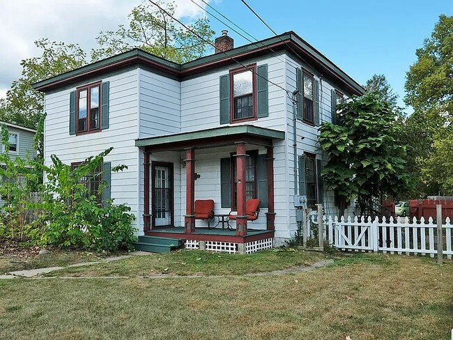 706 W Kalamazoo Ave, Unit 2 in Kalamazoo, MI - Building Photo - Building Photo