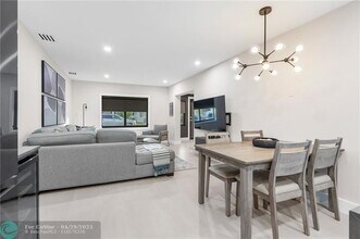 425 NE 25th St in Wilton Manors, FL - Building Photo - Building Photo