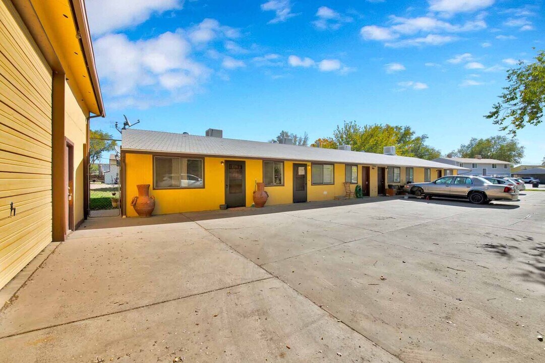 3290 1/2 Lombardy Ln in Clifton, CO - Foto de edificio