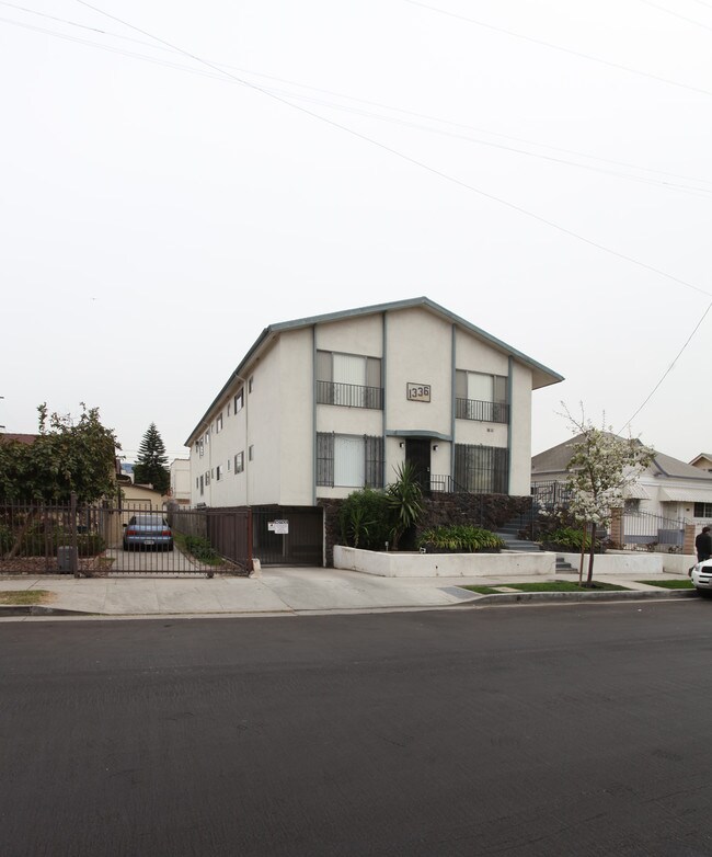 1336 N Kenmore Ave in Los Angeles, CA - Foto de edificio - Building Photo