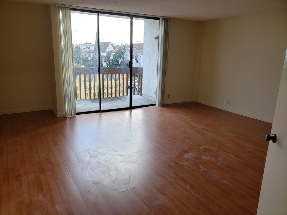 9055 Alcott St in Los Angeles, CA - Building Photo