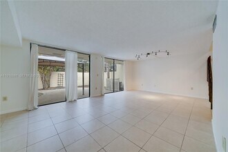 7827 SW 106th Cir in Miami, FL - Building Photo - Building Photo