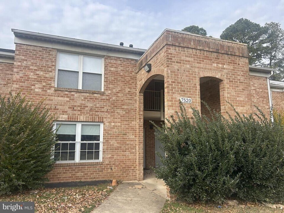 7520 Rhode Island Ave in College Park, MD - Building Photo