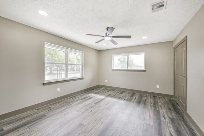 9030 Almeda Genoa Rd in Houston, TX - Building Photo - Building Photo