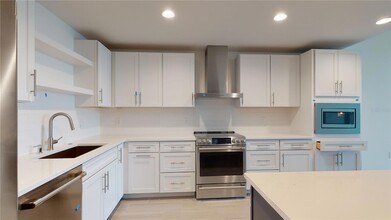 920 N Osceola Ave, Unit 405 in Clearwater, FL - Foto de edificio - Building Photo