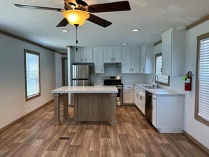 2101 SW 38th St in Lawton, OK - Building Photo - Building Photo