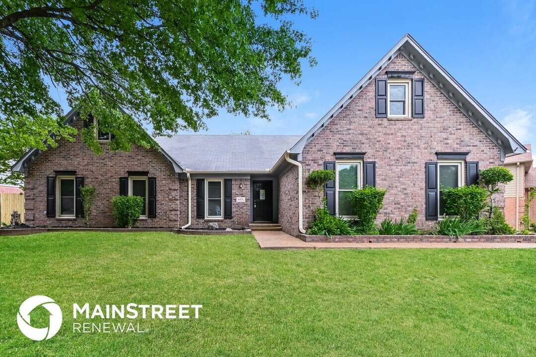 4415 Richmond Cir S in Memphis, TN - Building Photo