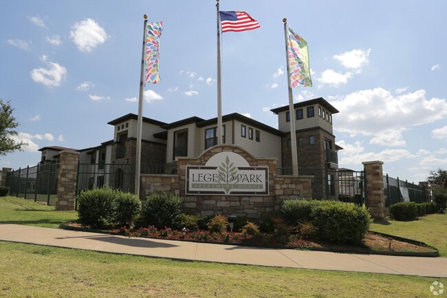 Legend Park Apartments in Lawton, OK - Foto de edificio - Building Photo