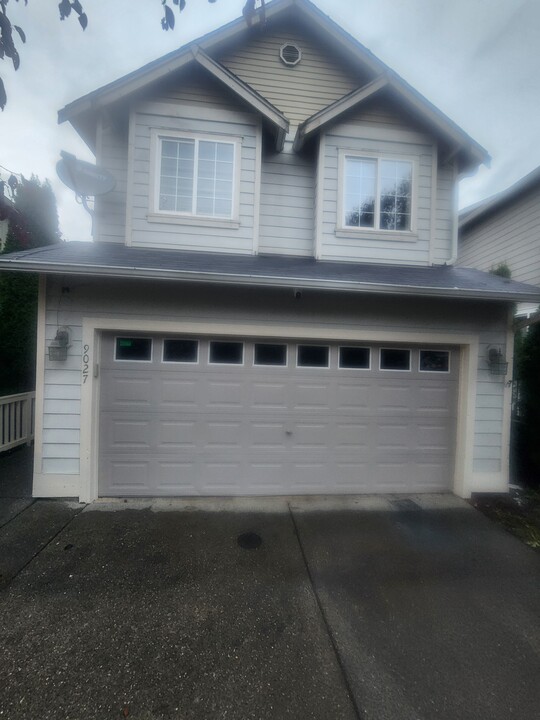 9027 161st St E in Puyallup, WA - Building Photo