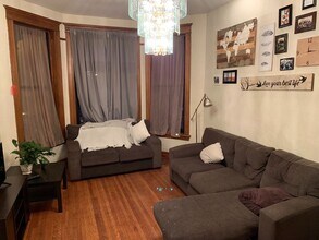 909 W Dakin St in Chicago, IL - Building Photo - Building Photo