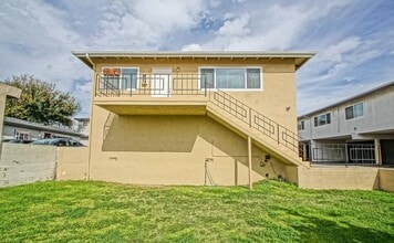 2016 Nelson Ave, Unit #D in Redondo Beach, CA - Building Photo - Building Photo