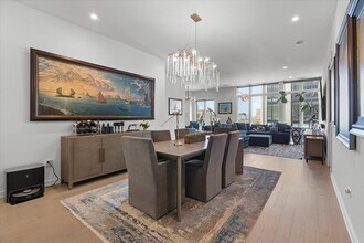 2773 N Hampden Ct in Chicago, IL - Building Photo - Building Photo