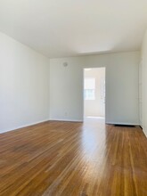 1327 Oak Street in Santa Monica, CA - Building Photo - Interior Photo