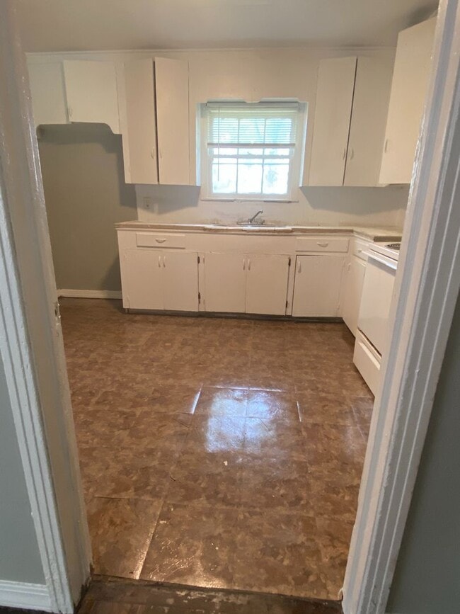 property at 121 E 44th St